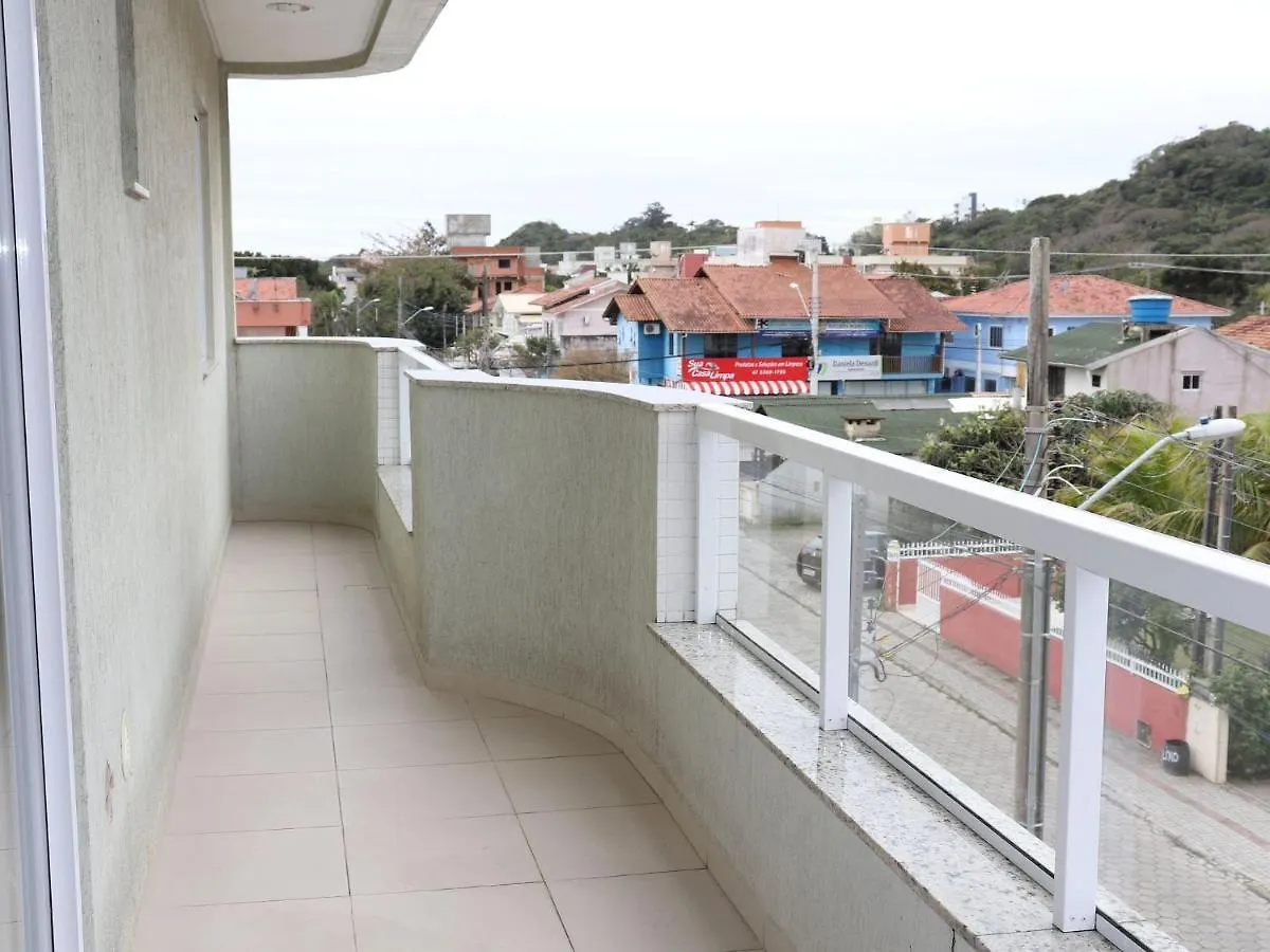Res. Antonio Pinheiro. Apartamento Com 2 Dormitorios. Bombinhas Apartment