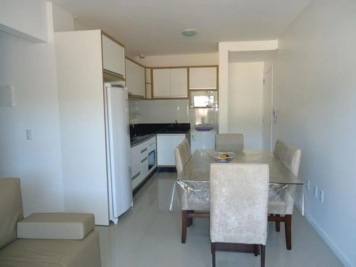Res. Antonio Pinheiro. Apartamento Com 2 Dormitorios. Bombinhas 0*,