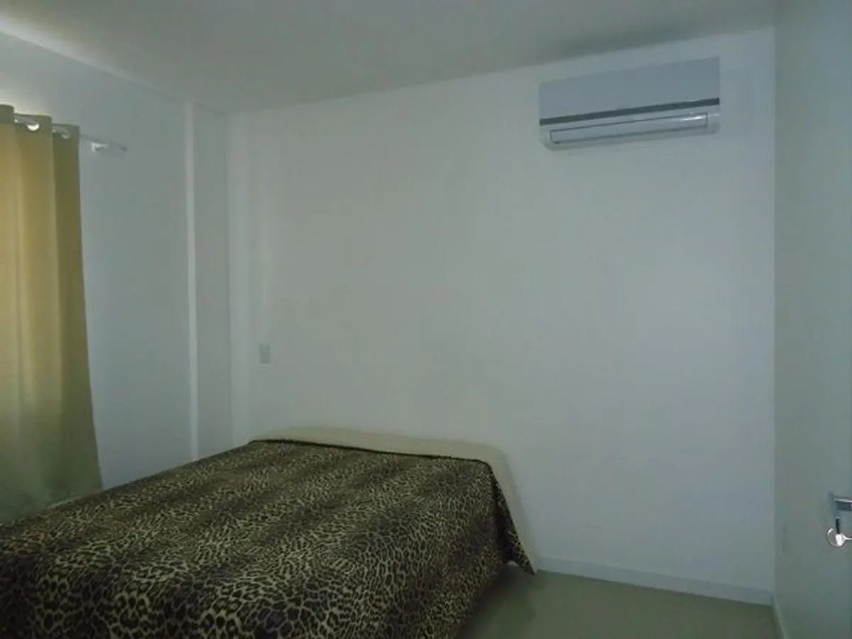 Res. Antonio Pinheiro. Apartamento Com 2 Dormitorios. Bombinhas