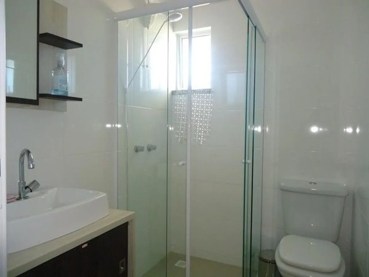Res. Antonio Pinheiro. Apartamento Com 2 Dormitorios. Bombinhas